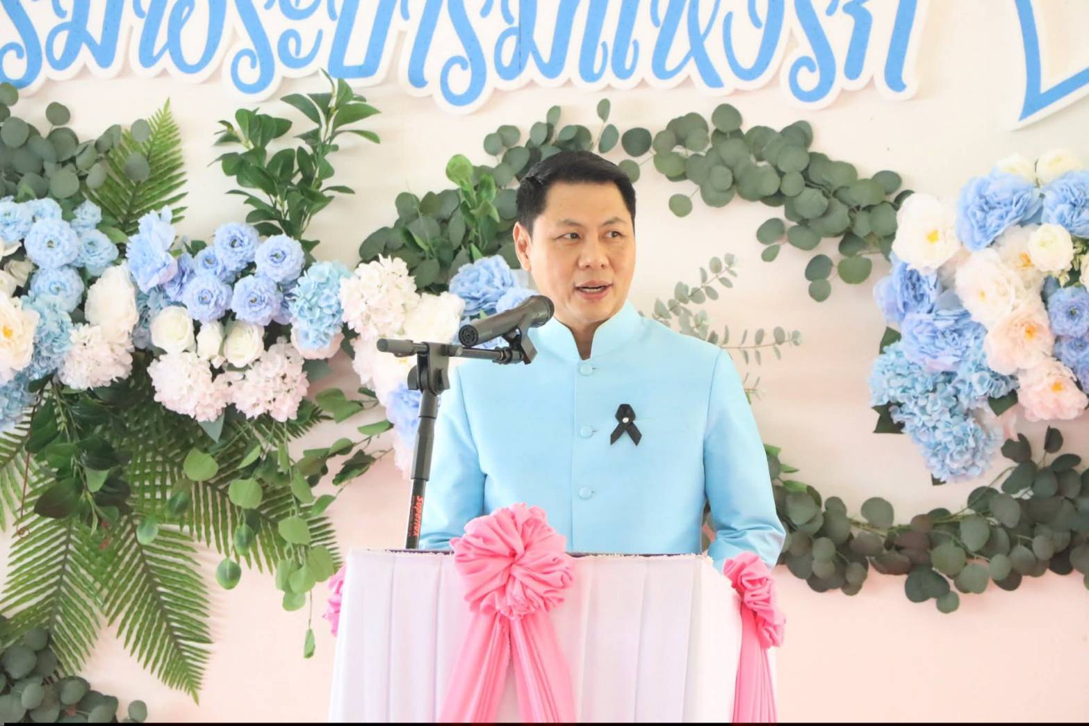 title - ศพส. จัดงาน “รักแห่งศิลป์ รักแห่งแผ่นดิน” เพื่อน้อมรำลึกในพระมหากรุณาธิคุณของสมเด็จพระนางเจ้าสิริกิติ์ พระบรมราชินีนาถ พระบรมราชชนนีพันปีหลวง ณ ศูนย์ส่งเสริมและพัฒนาอาชีพเสริมนอกภาคการเกษตร (ศูนย์ศิลปาชีพบางไทรฯ เดิม)